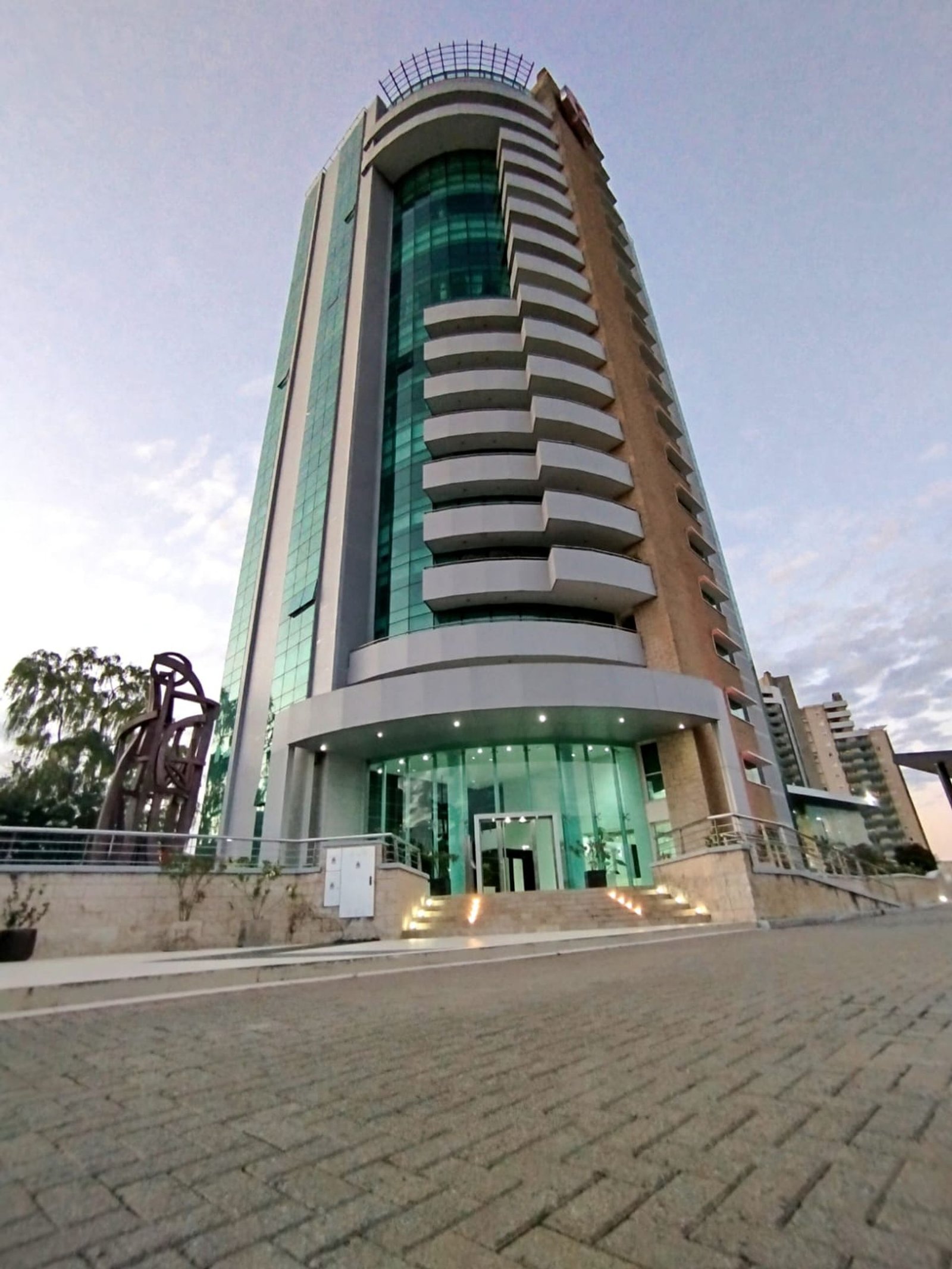 VENTA MEDIO PISO EN TORRE VIP ALTO DE VILLASOL