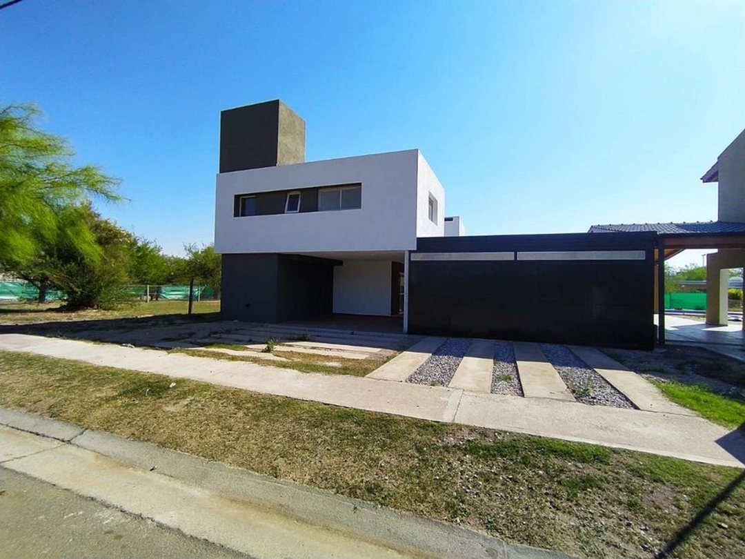 SE VENDE CASA 3 DORMITORIOS MENDIOLAZA CORDOBA