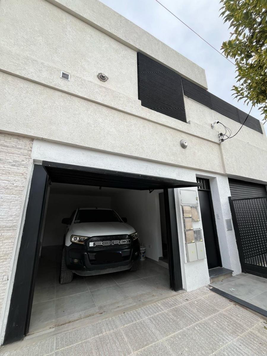 SE VENDE CONJUNTO INMOBILIARIO DEPARTAMENTOS + LOCALES BARRIO AYACUCHO