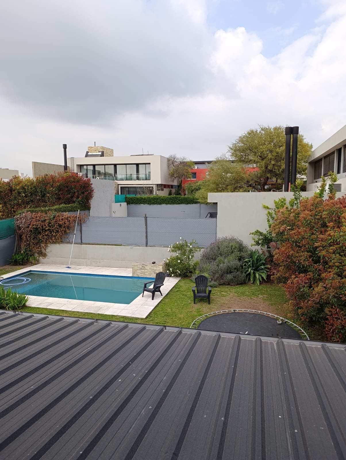 SE VENDE CASA DE 4 DORMITORIOS EN SANTINA NORTE VALLE ESCONDIDO