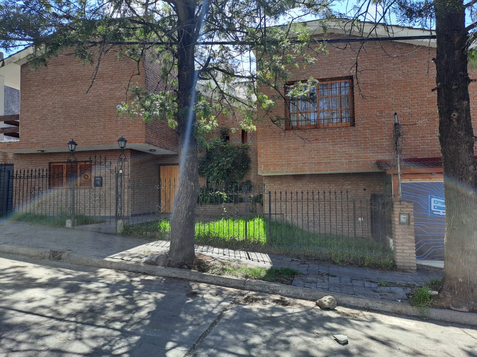 CASA + DEPARTAMENTO + LOCAL A 50 MTS SHOPPING VILLA CABRERA