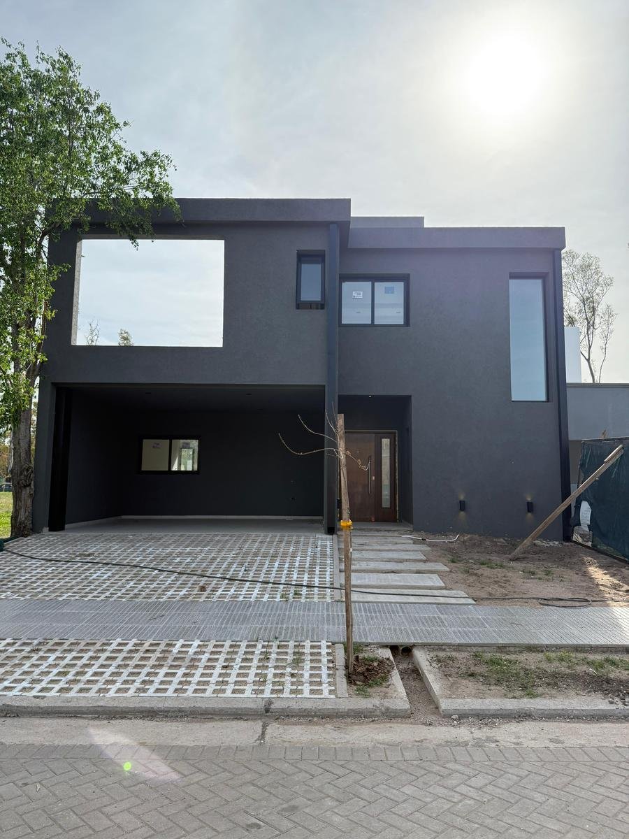 Se vende casa de 2 dormitorios en Nuevo Malagueño barrio con seguridad