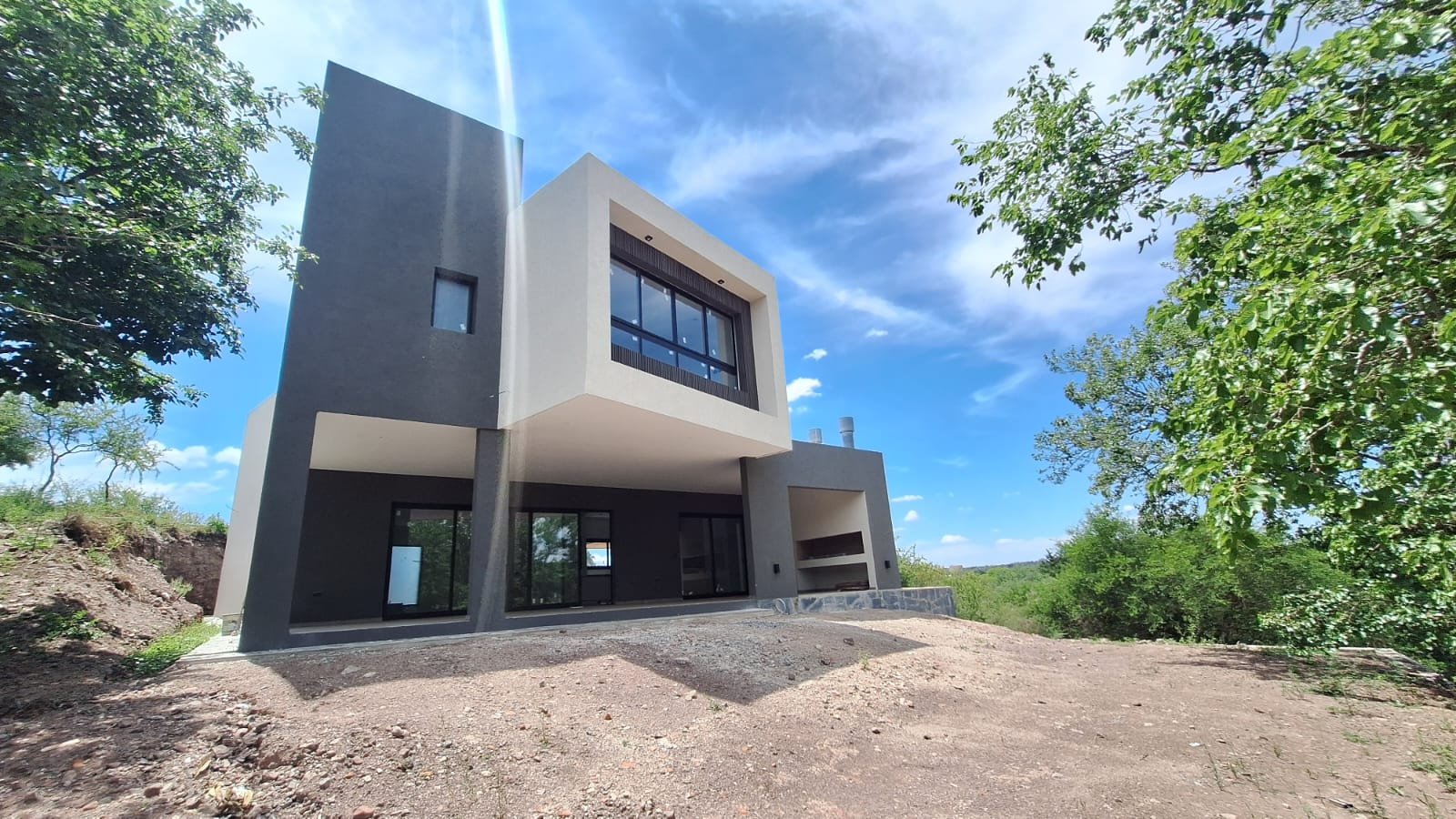 SE VENDE EXCLUSIVA CASA DE 3 DORMITORIOS EN ESTANCIA Q2