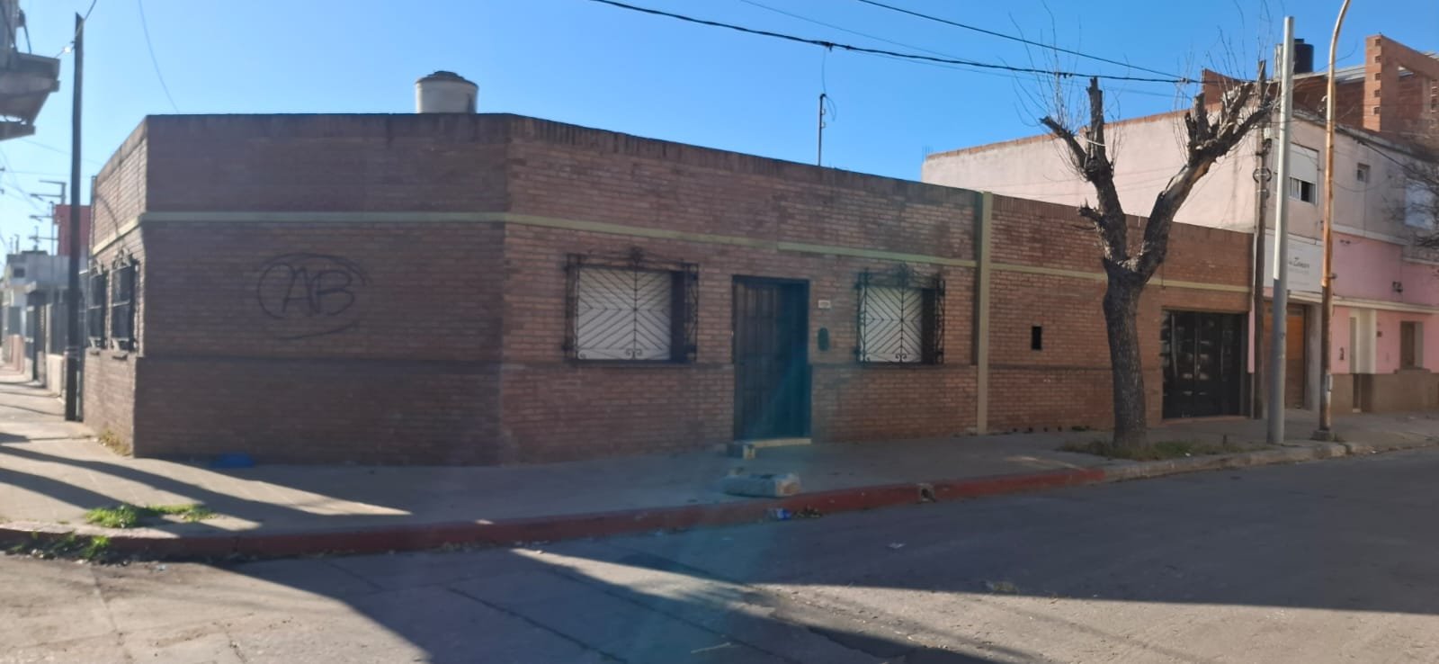 VENTA CASA 2 DORMITORIOS, BARRIO COLON