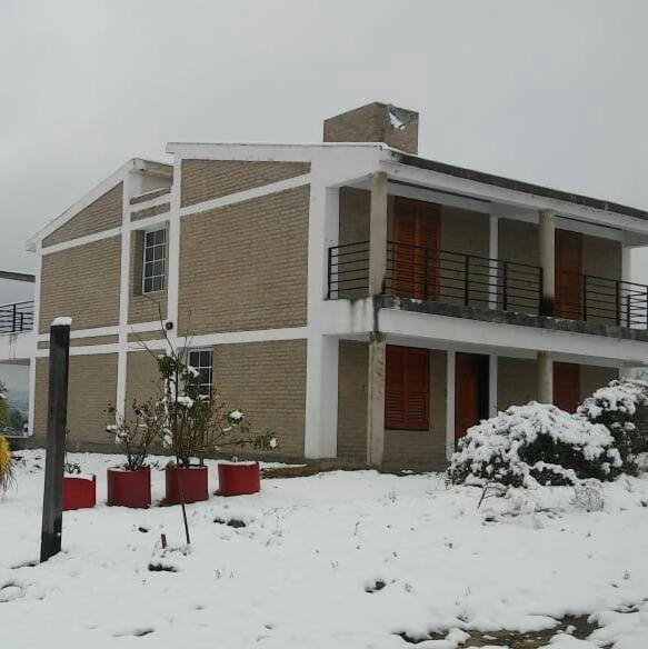 SE VENDE PROPIEDAD EN VILLA PARQUE SIQUIMAN DE 4 DORMITORIOS