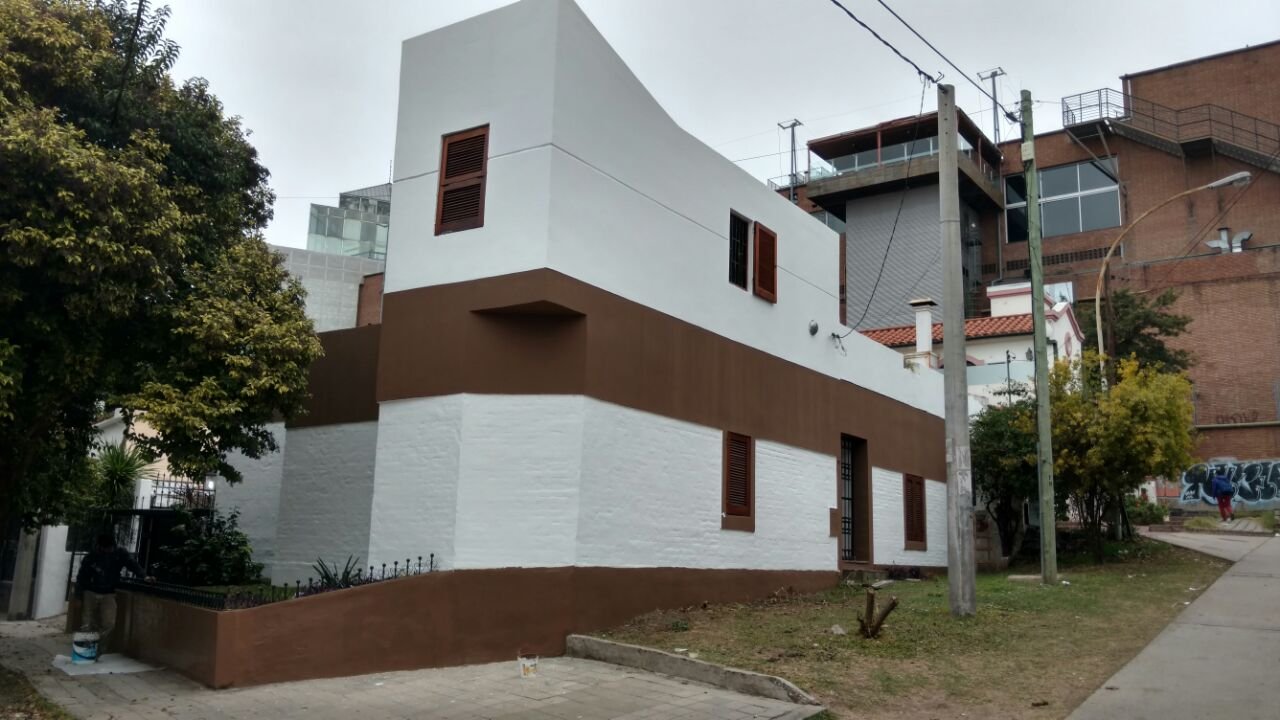 CASA EN VENTA 4 DORMITORIOS, BARRIO QUINTAS DE SANTA ANA