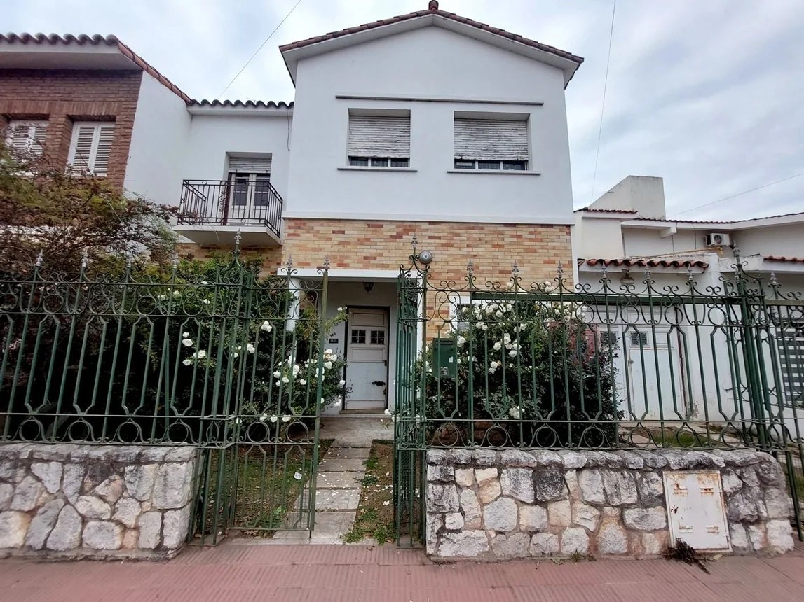 VENTA CASA 4 DORM. APTO CRÉDITO- CRISOL SUR