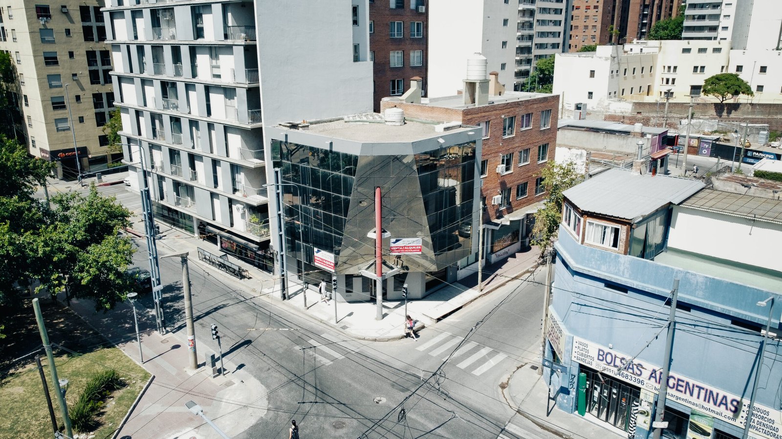 ALQUILER // VENTA EDIFICIO EN GÜEMES 4 PISOS + SUBSUELO