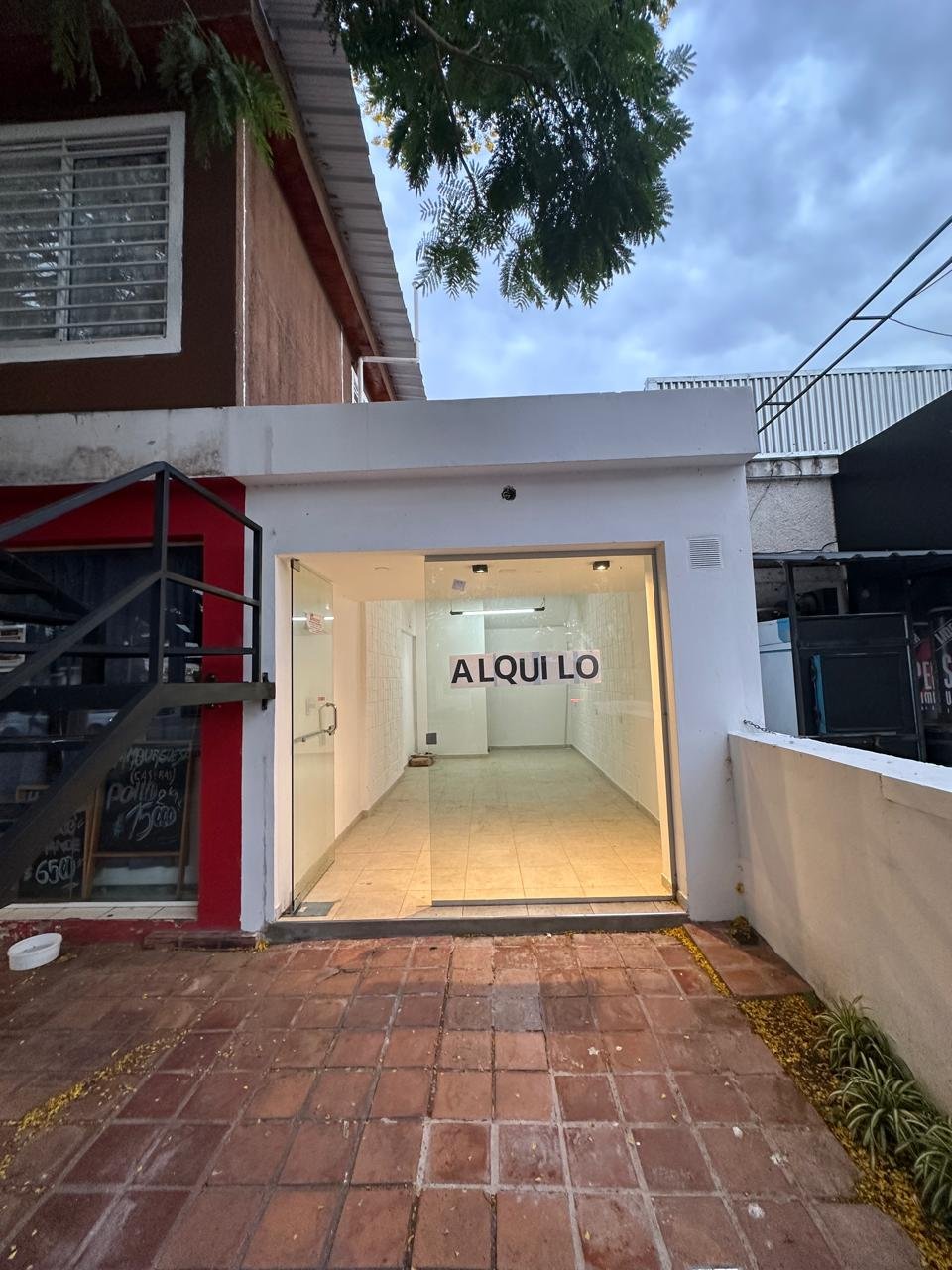 ALQUILER LOCAL COMERCIAL SOBTRE AV LA CORDILLERA al 4100