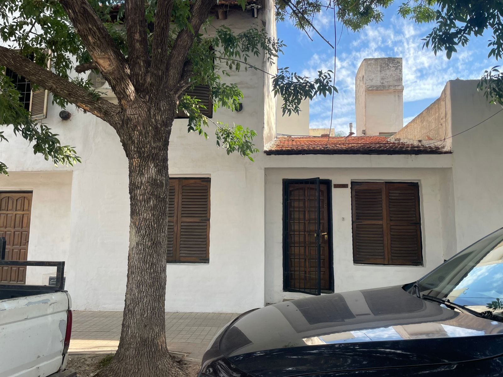 VENDO CASA 2 DORMI + 3 DPTOS + 1 LOCAL!!!!