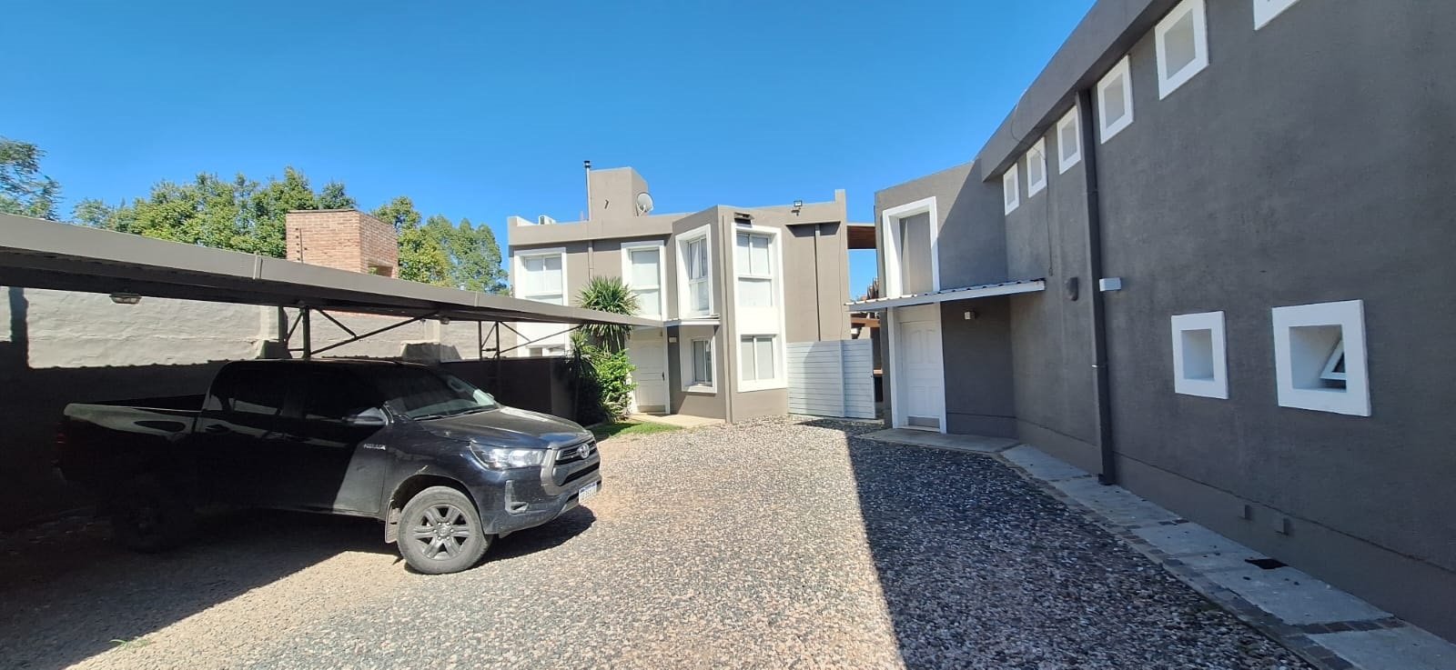 Se vende duplex de 2 dormitorios en barrio padre Claret