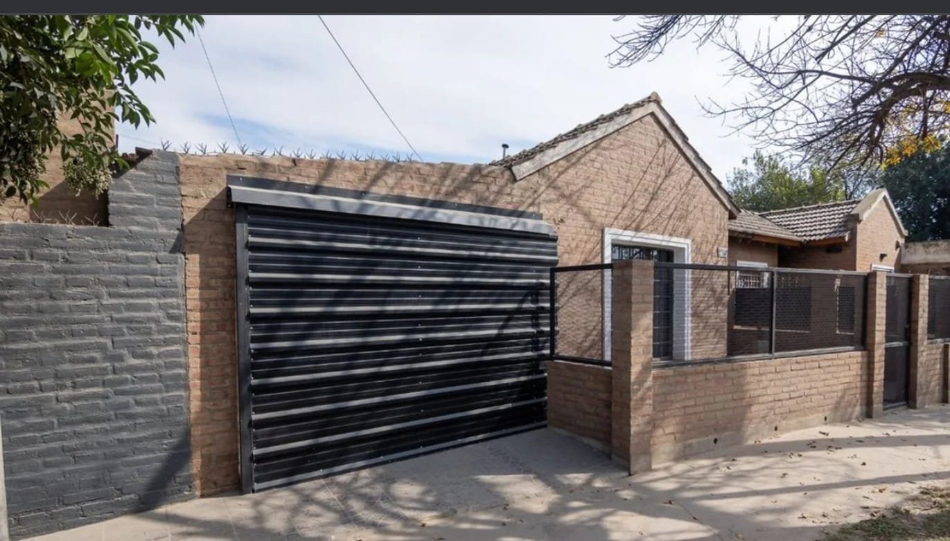 VENTA CASA 2 DORMITORIOS + DEPARTAMENTO, BARRIO LOS BOULEVARES