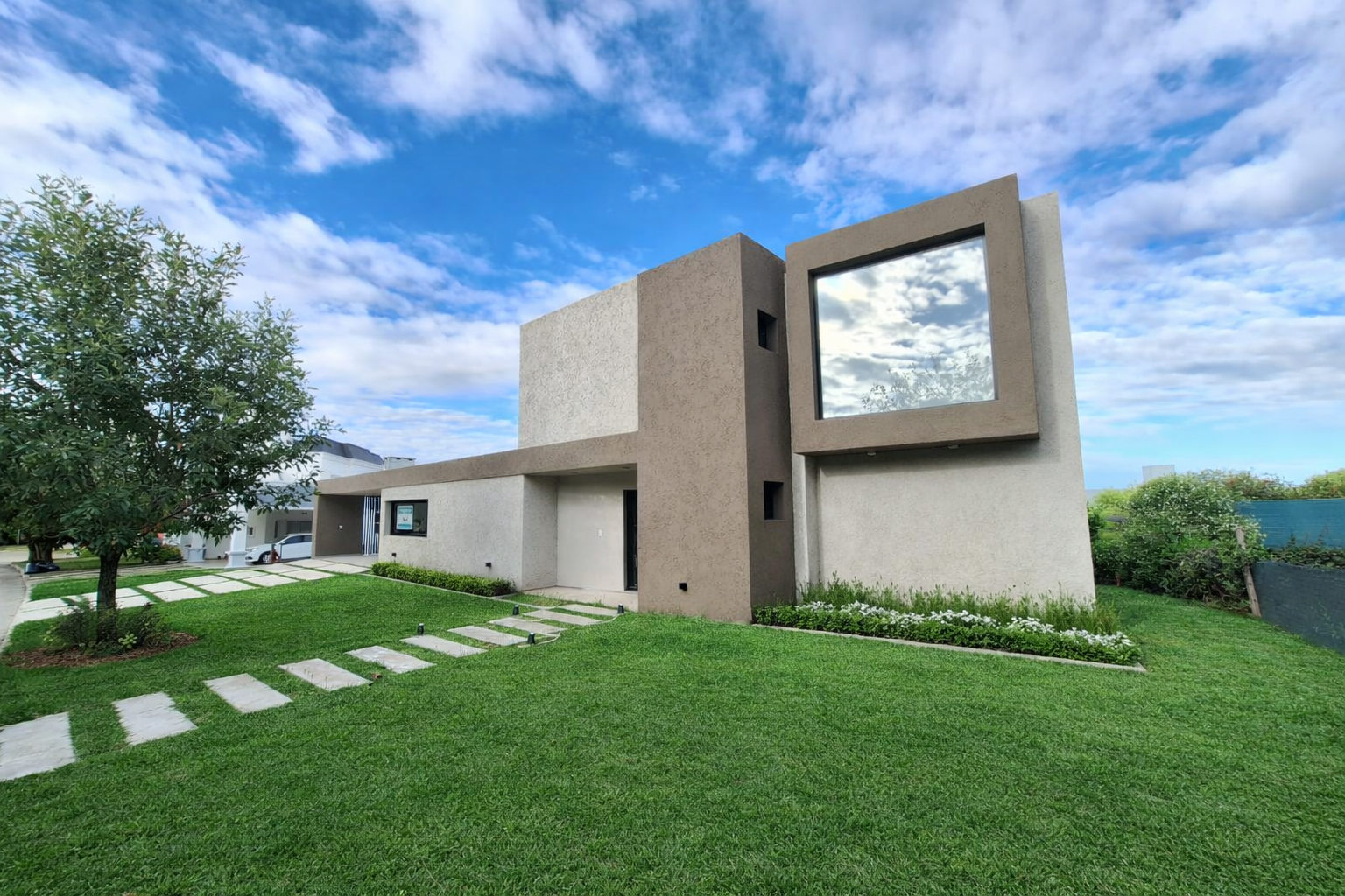 SE VENDE EXCLUSIVA CASA DE 3 DORMITORIOS EN VALLE ESCONDIDO