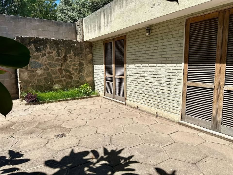 SE VENDE CASA A RECICLAR EN ALTO VERDE