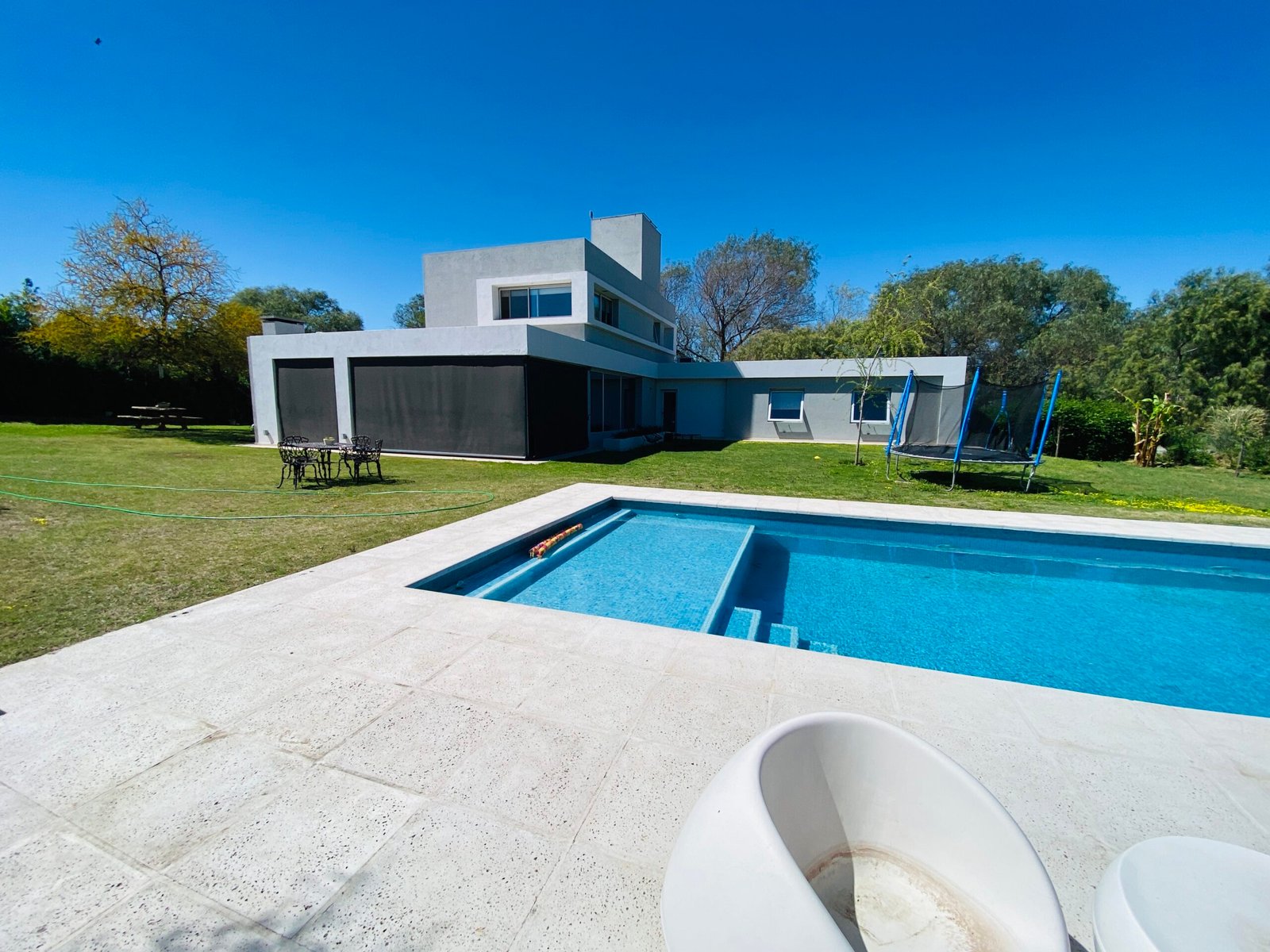 Casa en Alquiler Country 4 Hojas Mendiolaza 389m2