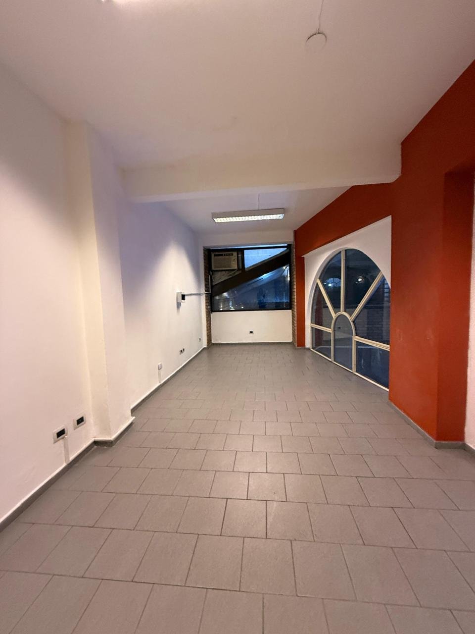 VENTA OFICINA CON RENTA, CENTRO