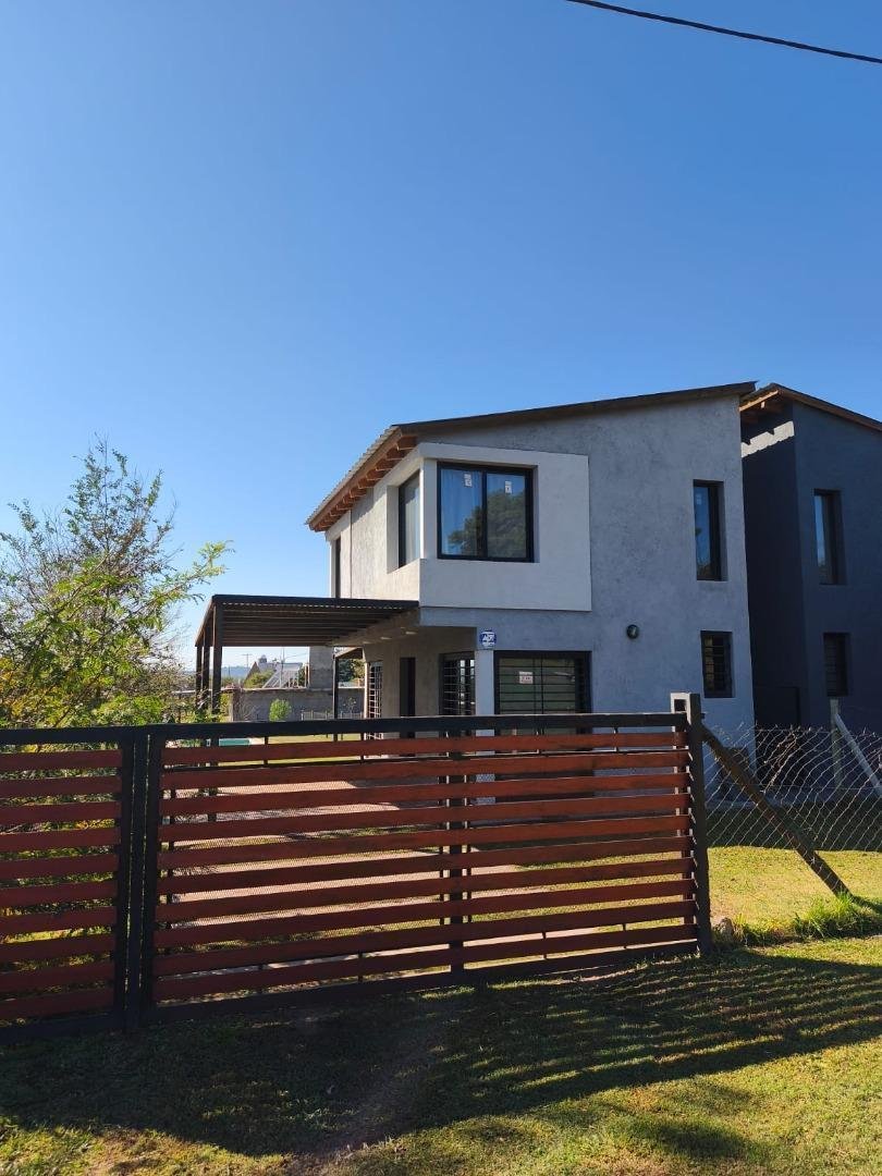 VENTA DUPLEX DOS DORMITORIOS EN POTRERO DE GARAY – AMOBLADA