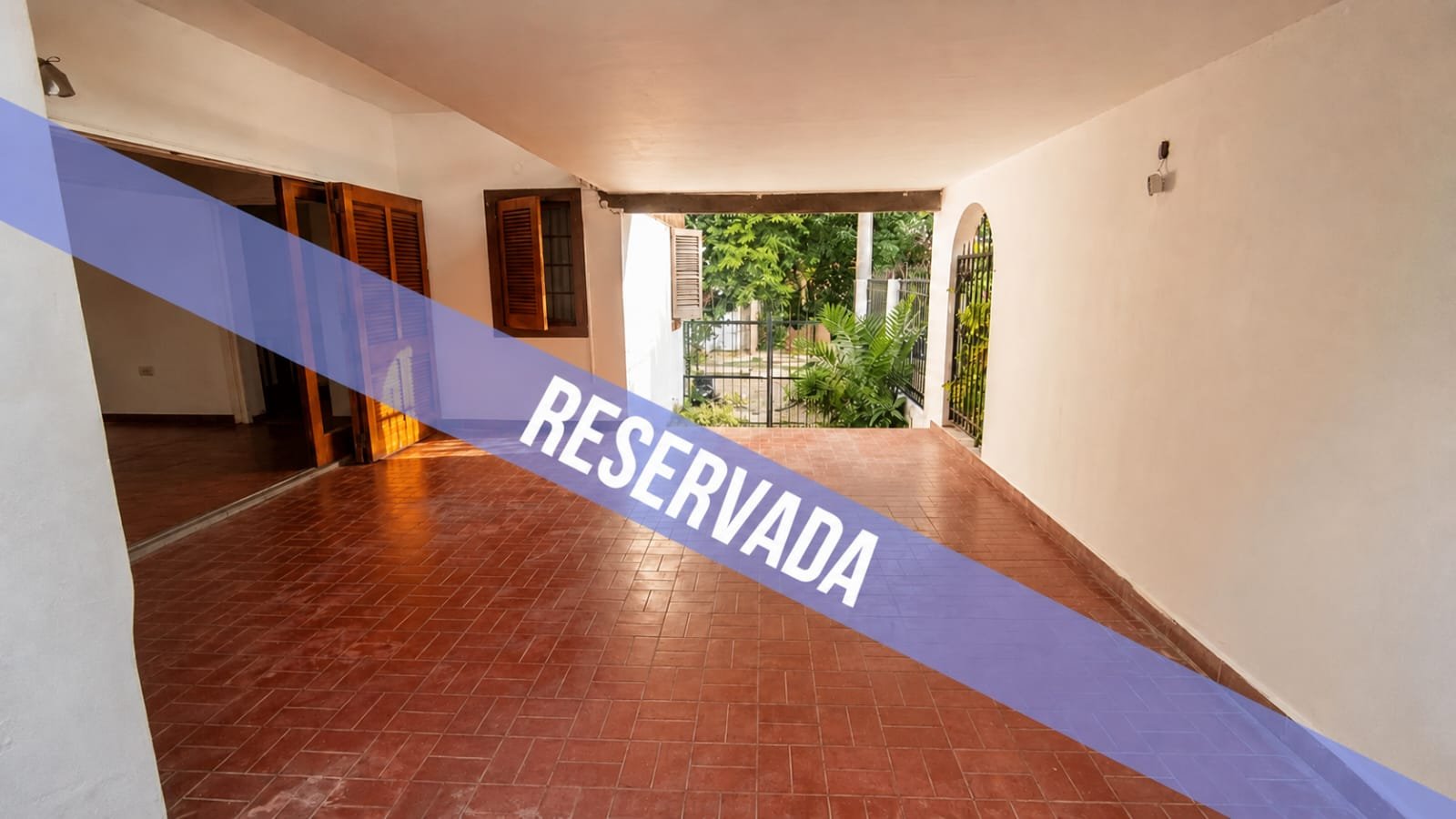 CASA EN VENTA 4 DORMITORIOS, BARRIO QUINTAS DE SANTA ANA