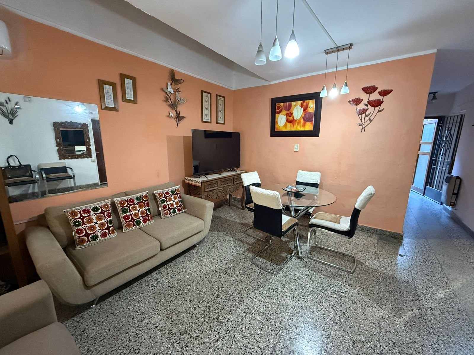 VENTA CASA 2 DORMITORIOS + DEPARTAMENTO, BARRIO ALTO ALBERDI