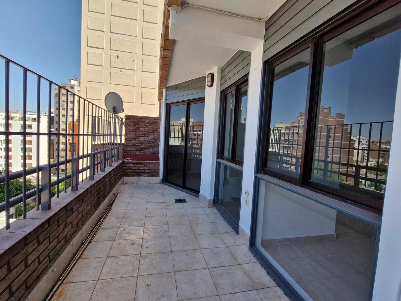 VENTA DEPARTAMENTO 2 DORMITORIOS CON SUPER BALCON EN DEAN FUNES 800