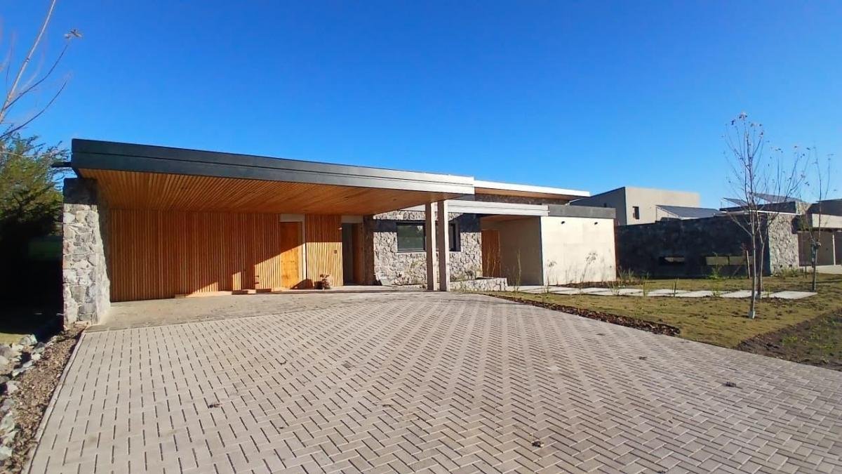 Se vende exclusiva propiedad en barrio El Terron