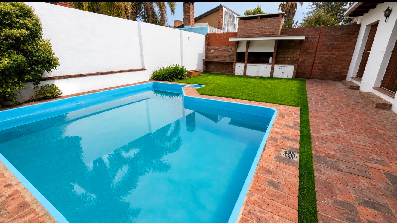 Venta casa 3 dorm pileta B Urca Apta credito
