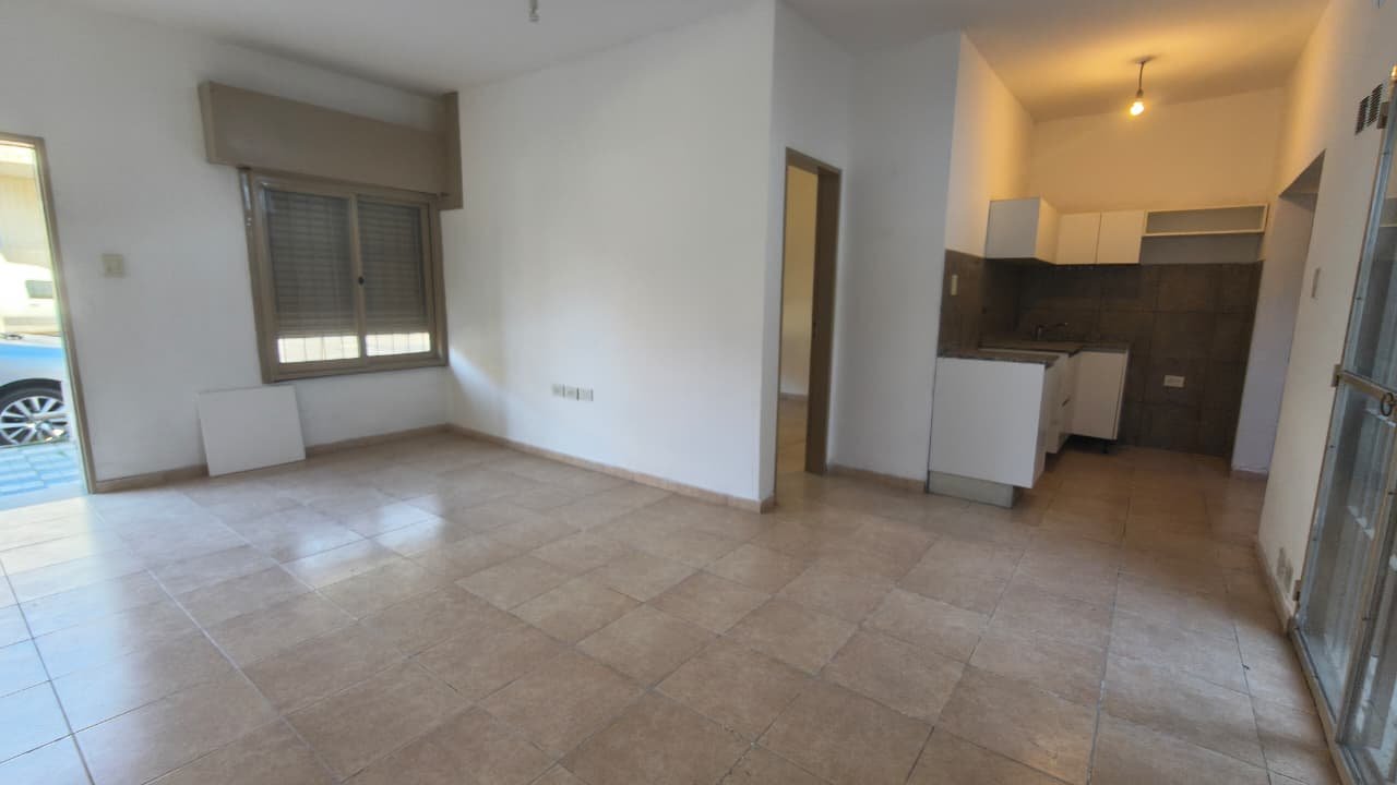 Venta departamento planta baja en Barrio Zumaran 1 dorm con cochera
