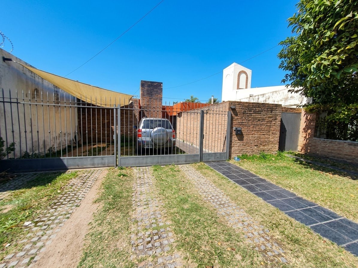 AMPLIA CASA EN VENTA EN URCA