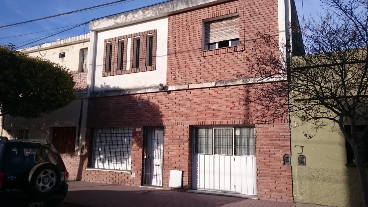 VENTA CASA 2 DORMITORIOS BARRIO COLON